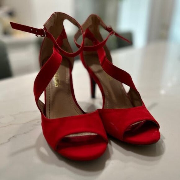 Sleek and Sexy Red heels from Dream Pairs Size 7 - Picture 3 of 4